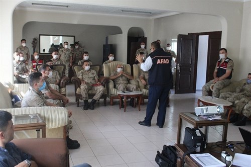 Dulkadiroğlu ve Onikişubat Jandarma Komutanlığı Personeline Afet Bilinci Eğitimi Verildi
